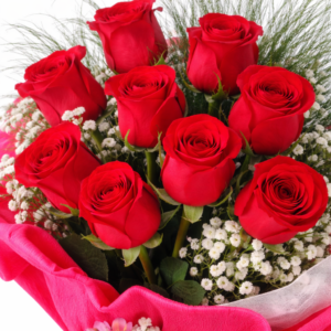 Alternative view of Ramo con 12 rosas crepe